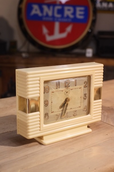 horloge reveil ancien art deco bakelite